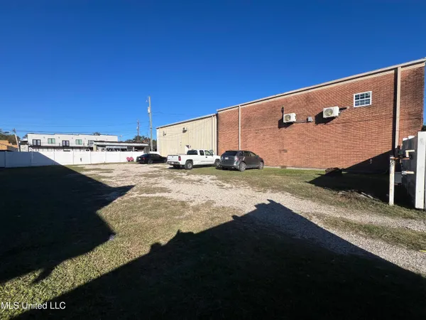 $975 | 100 Elizabeth Street, Unit E, Picayune, MS 39466