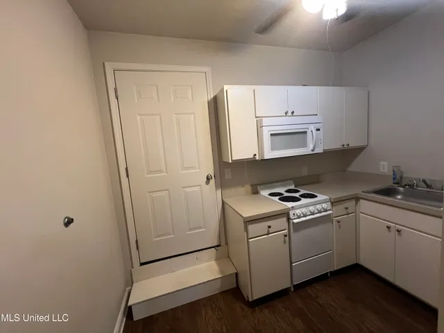 $975 | 100 Elizabeth Street, Unit E, Picayune, MS 39466