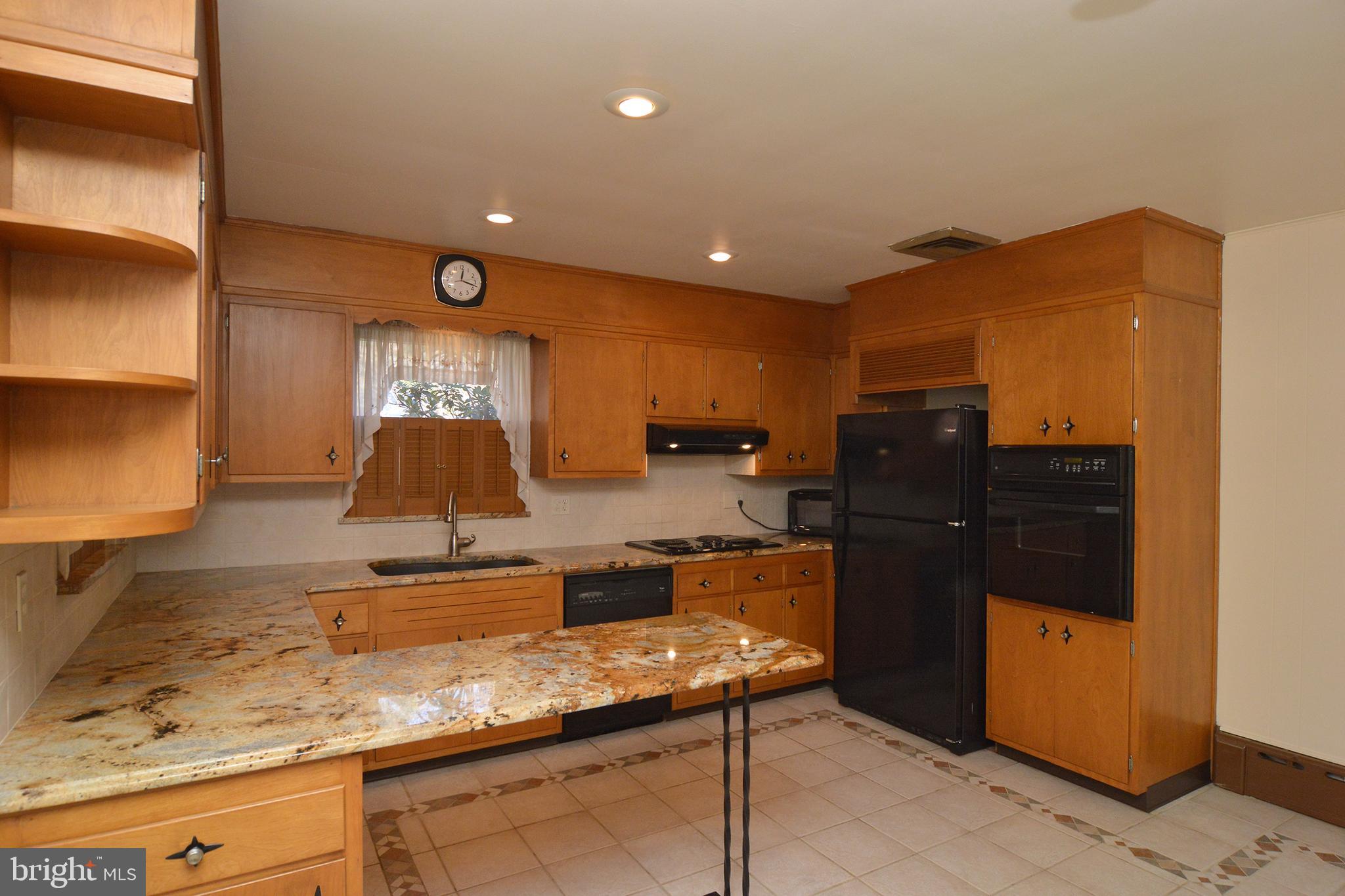 2010 Hill Road Reading, PA 19602 - Photo 11 of 31