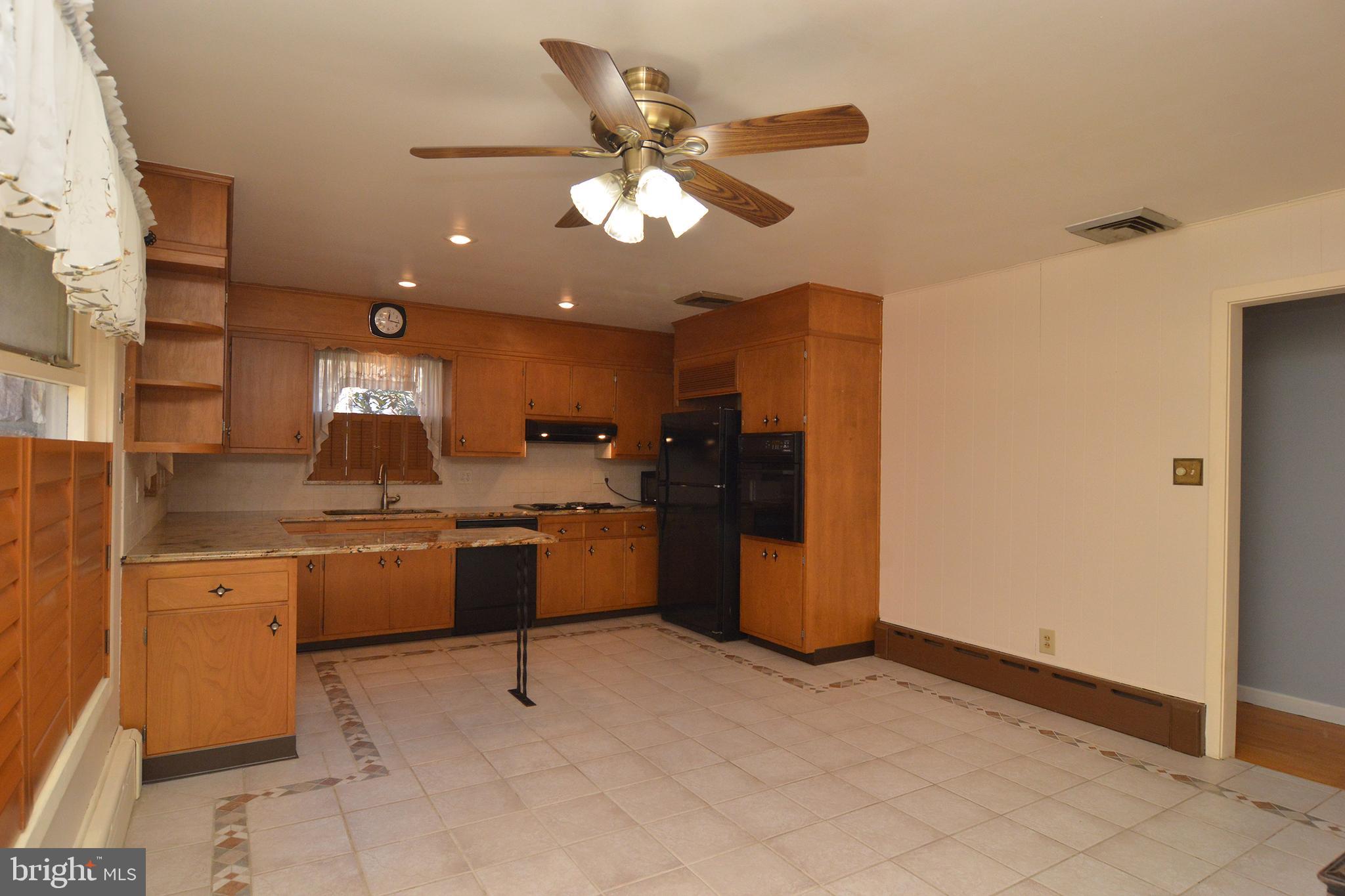 2010 Hill Road Reading, PA 19602 - Photo 7 of 31