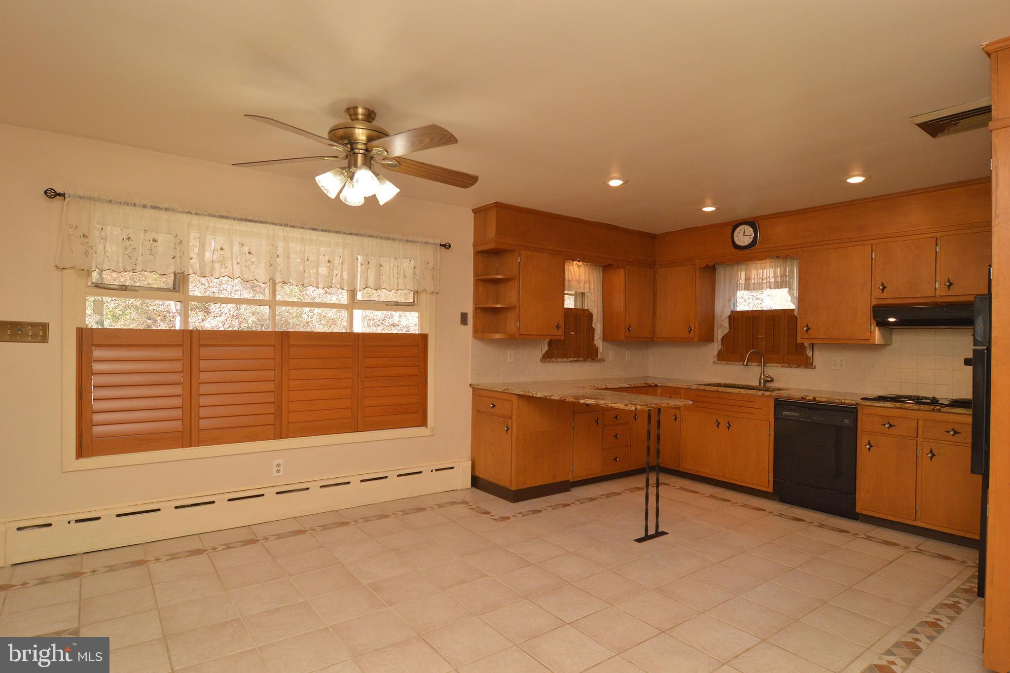 2010 Hill Road Reading, PA 19602 - Photo 8 of 31