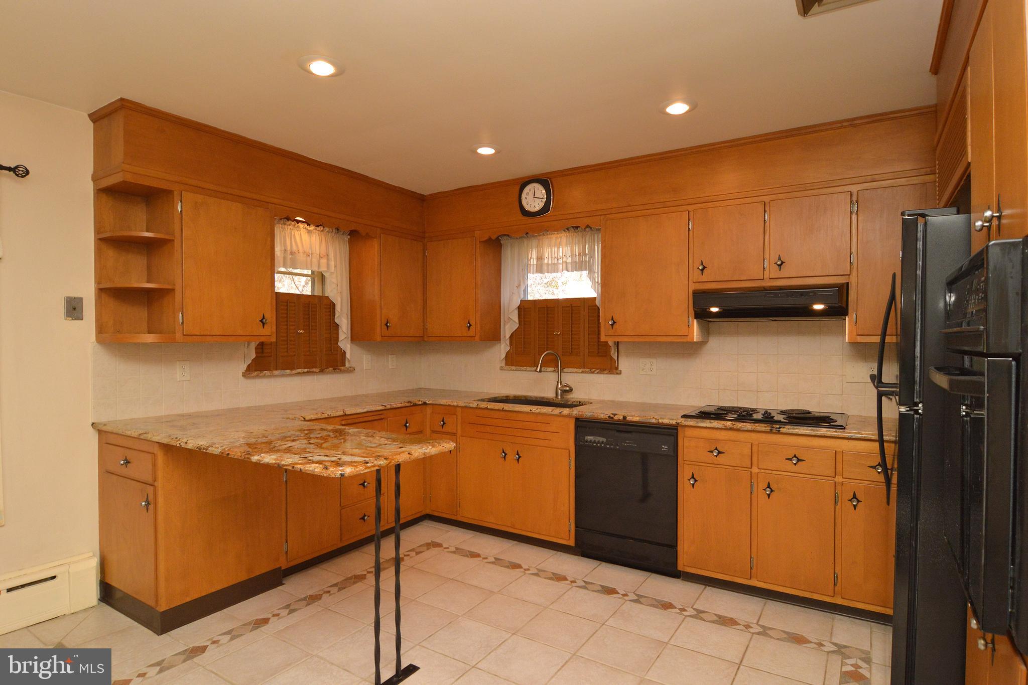 2010 Hill Road Reading, PA 19602 - Photo 10 of 31