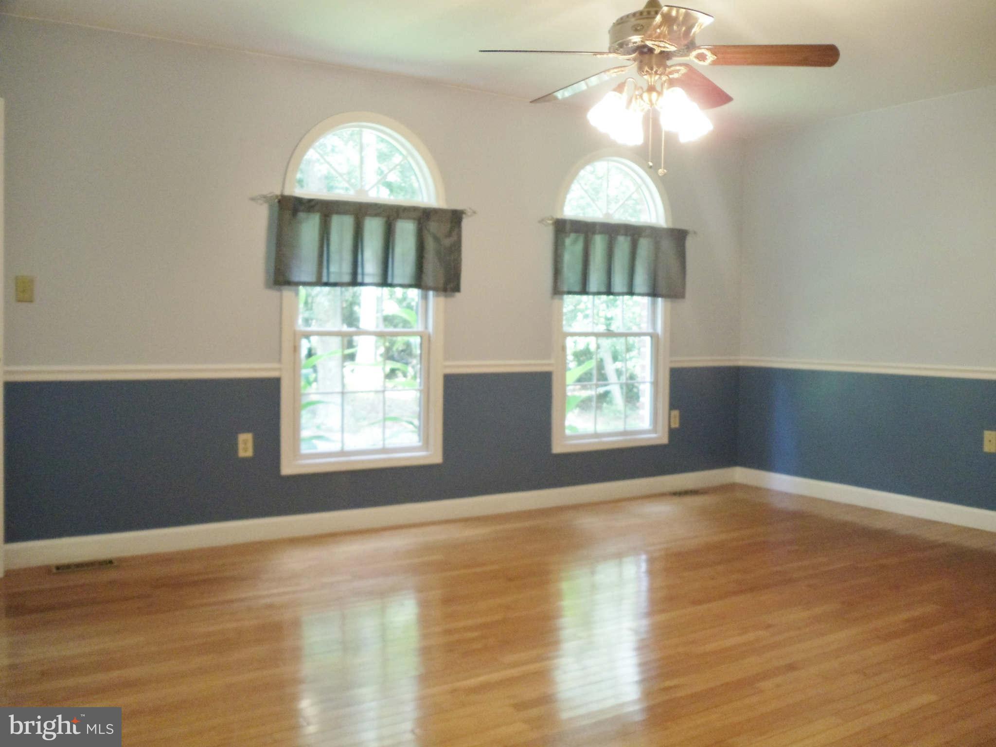 8315 Patapsco Road Pasadena, MD 21122 - Photo 5 of 30 Living Room