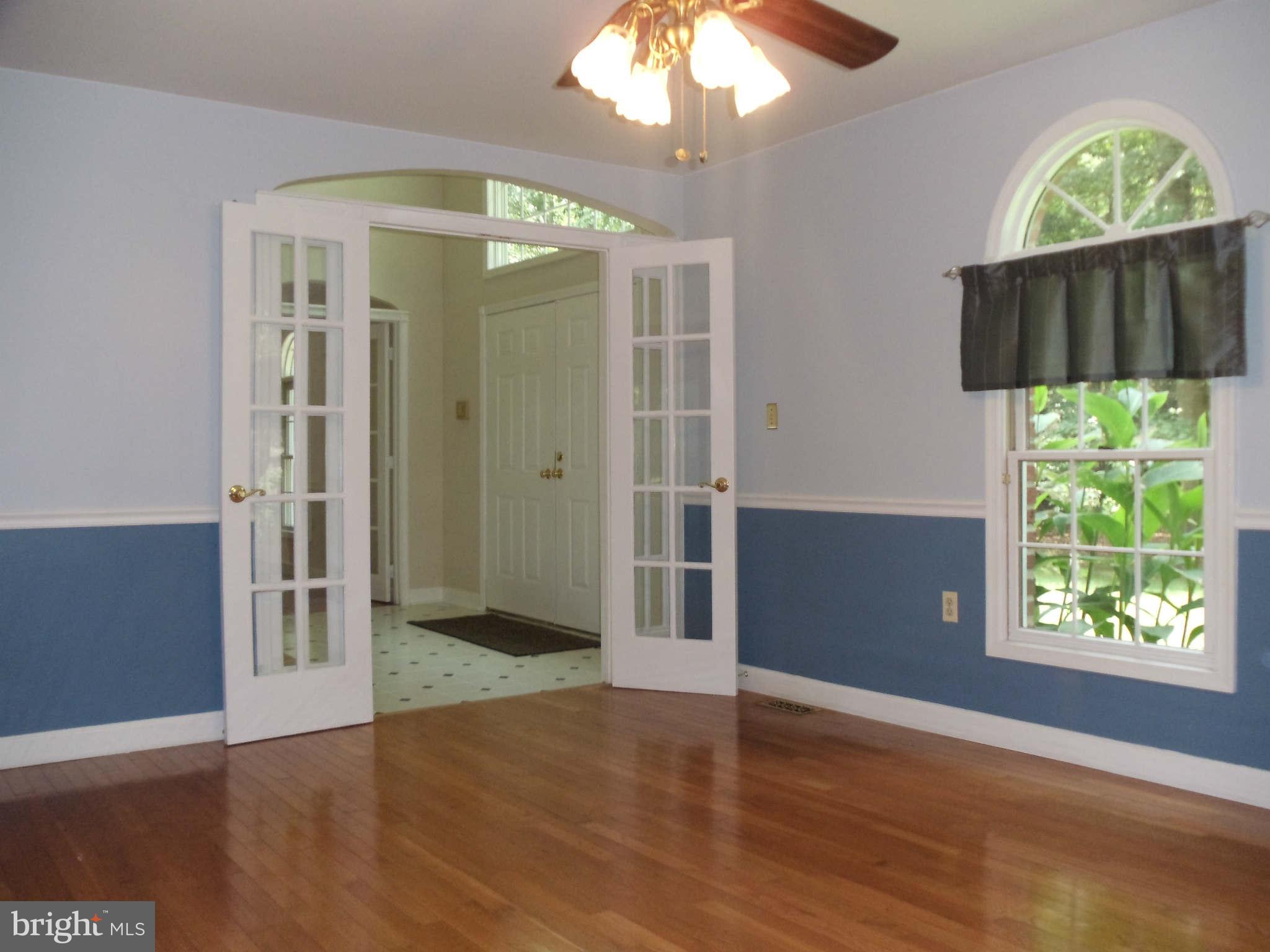 8315 Patapsco Road Pasadena, MD 21122 - Photo 6 of 30 Living Room
