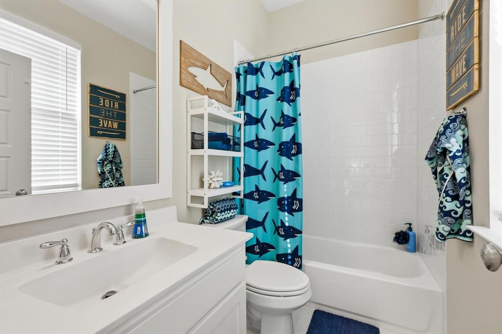 6721 Oak Knoll Road Flower Mound, TX 76226 - Photo 22 of 40 En Suite bathroom of bedroom #3