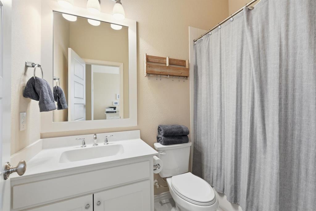 6721 Oak Knoll Road Flower Mound, TX 76226 - Photo 25 of 40 En suite bathroom of bedroom #4