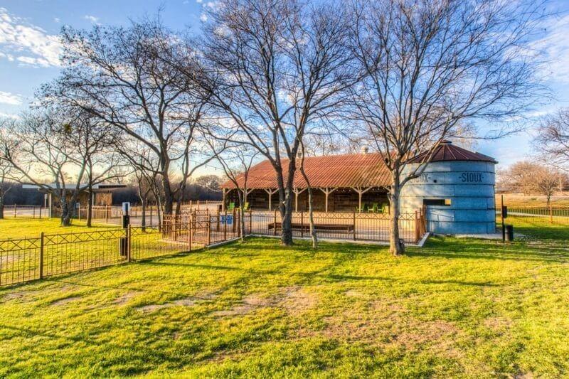 6721 Oak Knoll Road Flower Mound, TX 76226 - Photo 38 of 40 Pooch park for the furry babies!