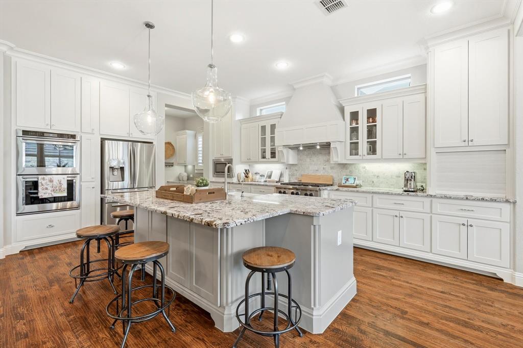 6721 Oak Knoll Road Flower Mound, TX 76226 - Photo 8 of 40 Functional, stylish, and impeccably kept.