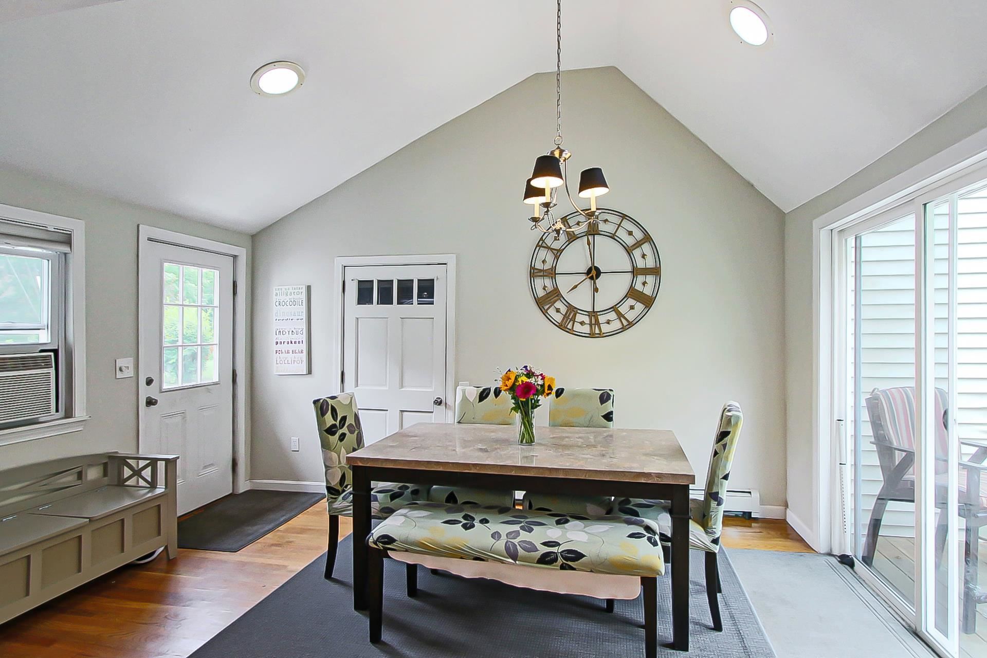 379 Main Dunstable Road Nashua, NH 03062 - Photo 4 of 36