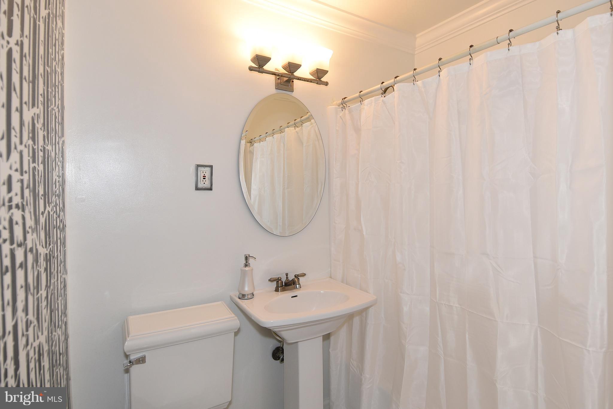6639 Barrett Road Falls Church, VA 22042 - Photo 18 of 29 Bath