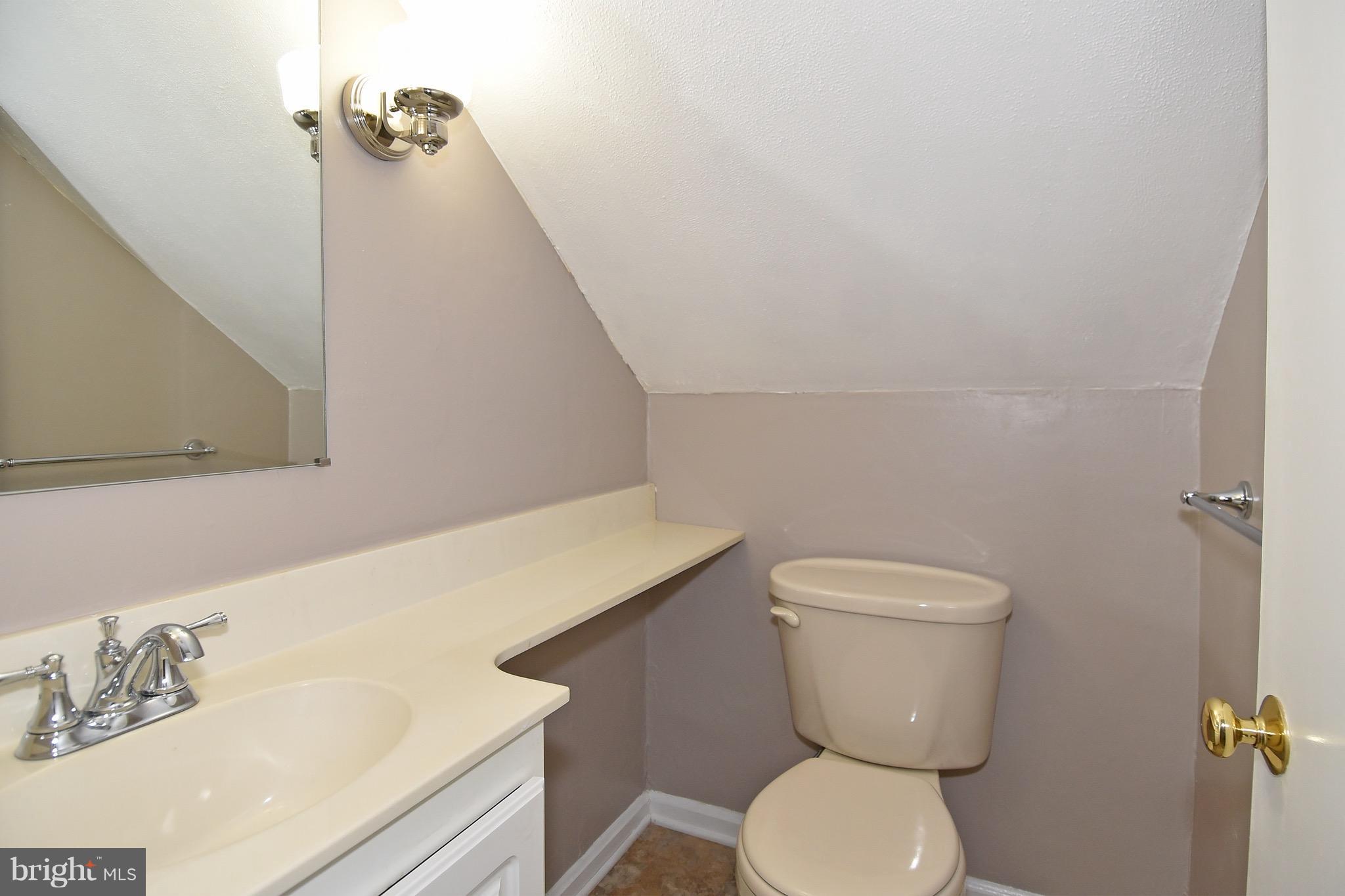6639 Barrett Road Falls Church, VA 22042 - Photo 20 of 29 Bath