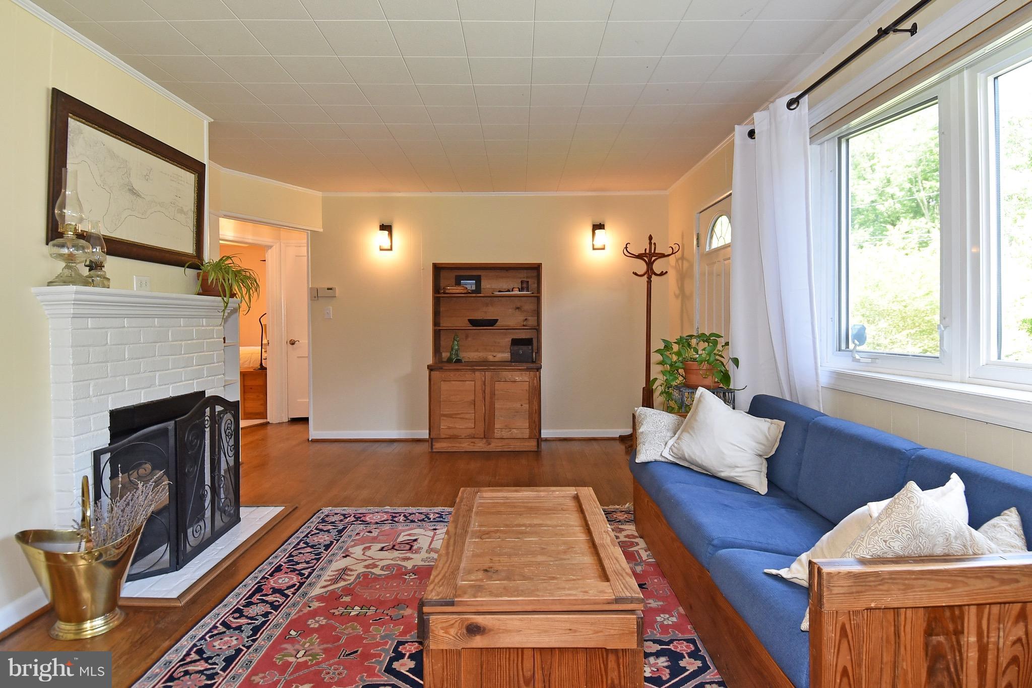 6639 Barrett Road Falls Church, VA 22042 - Photo 9 of 29 Living Room