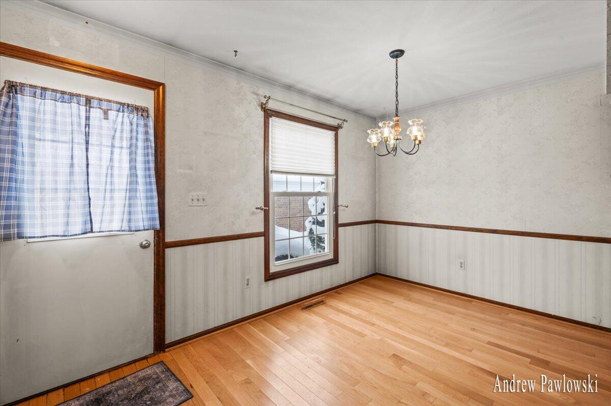 7763 Coachman Lane Jenison, MI 49428 - Photo 6 of 25 Spacious Dining Area!