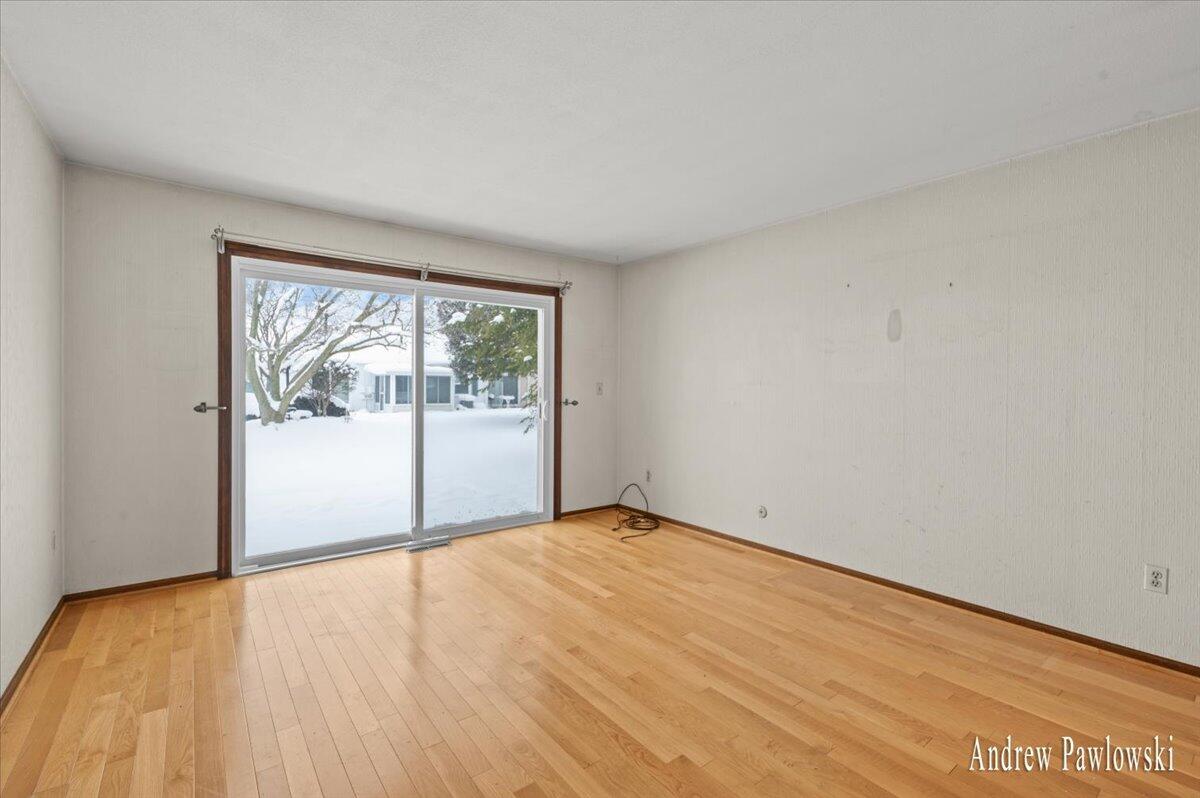 7763 Coachman Lane Jenison, MI 49428 - Photo 10 of 25 Living Room - View of Courtyard