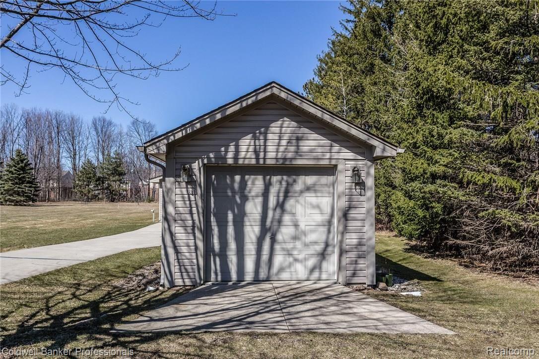 836 Shortridge Avenue Rochester, MI 48307 - Photo 40 of 51 041-ShedDog_Kennel-3870873-medium.jpg
