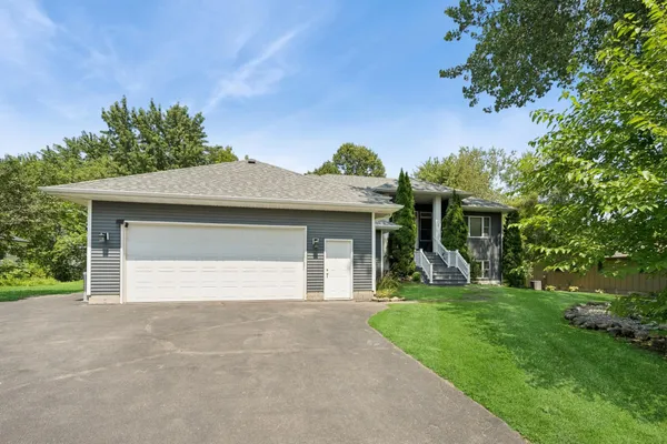 $499,900 | 118 South Shannon Drive, Shakopee, MN 55379