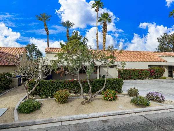 $369,900 | 40523 Preston Trail, Palm Desert, CA 92211