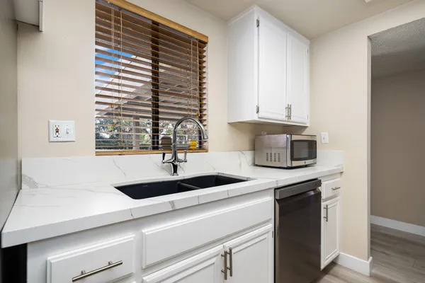 $369,900 | 40523 Preston Trail, Palm Desert, CA 92211