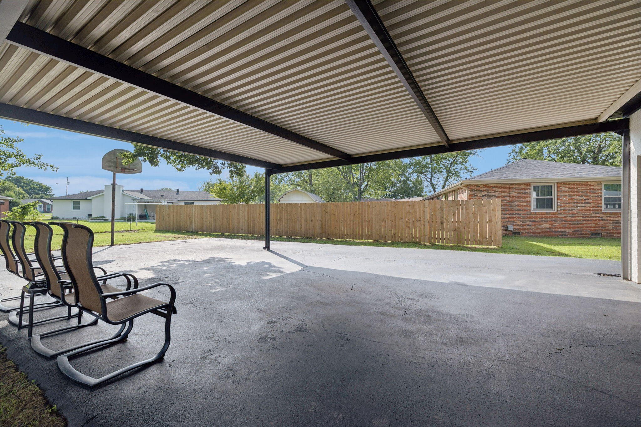 213 Knob Road Lebanon, TN 37087 - Photo 34 of 39 a view of a patio with table and chairs