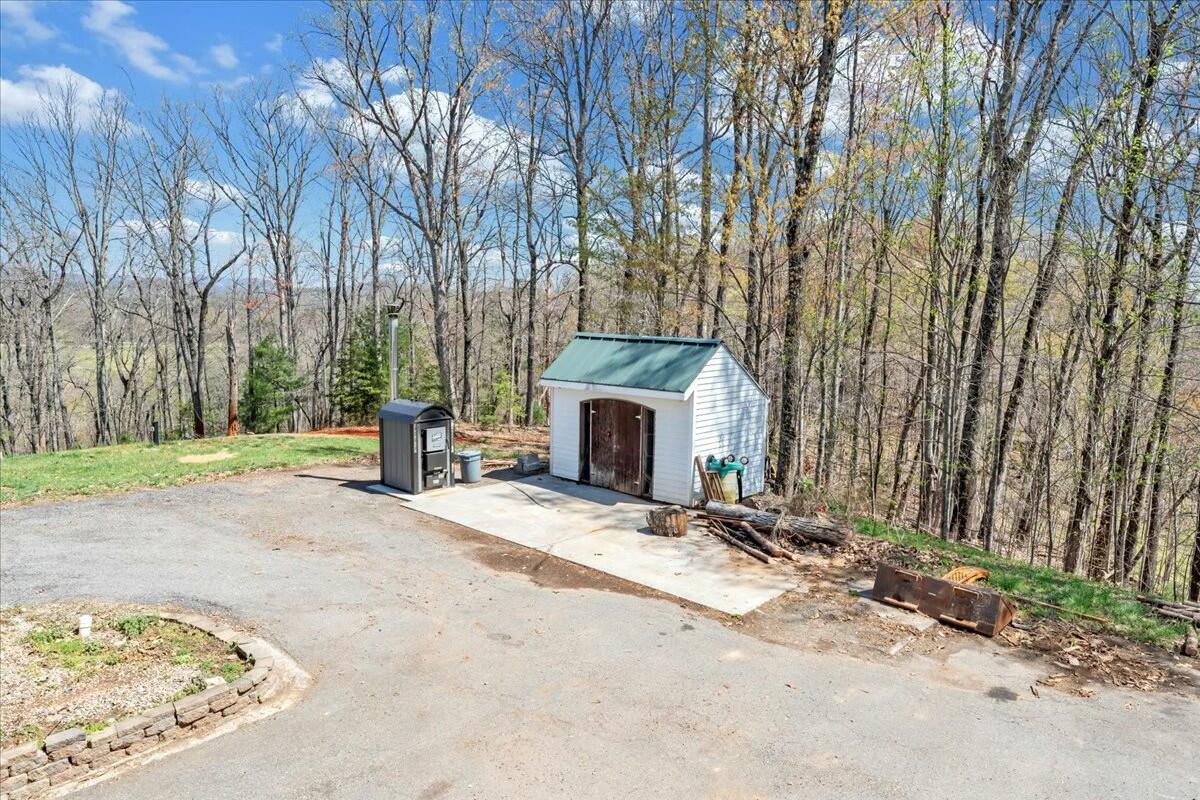 220 Fox Run Road Boones Mill, VA 24065 - Photo 27 of 81 tempImagesMVE7L