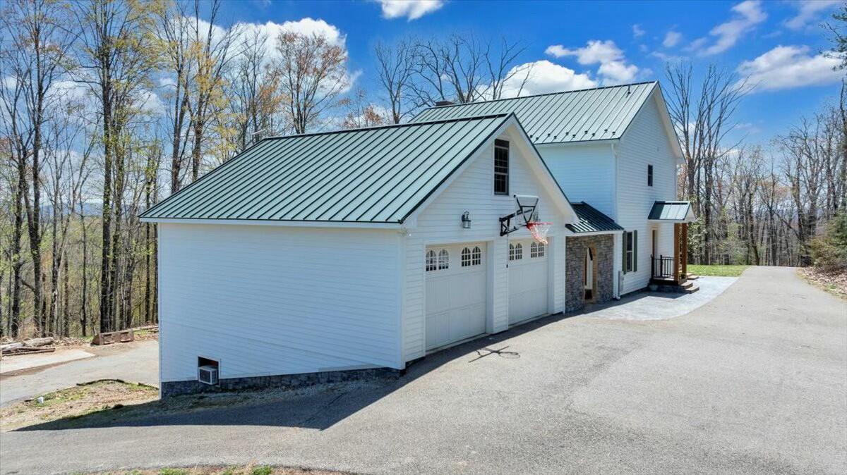 220 Fox Run Road Boones Mill, VA 24065 - Photo 61 of 81 tempImage6loLYl