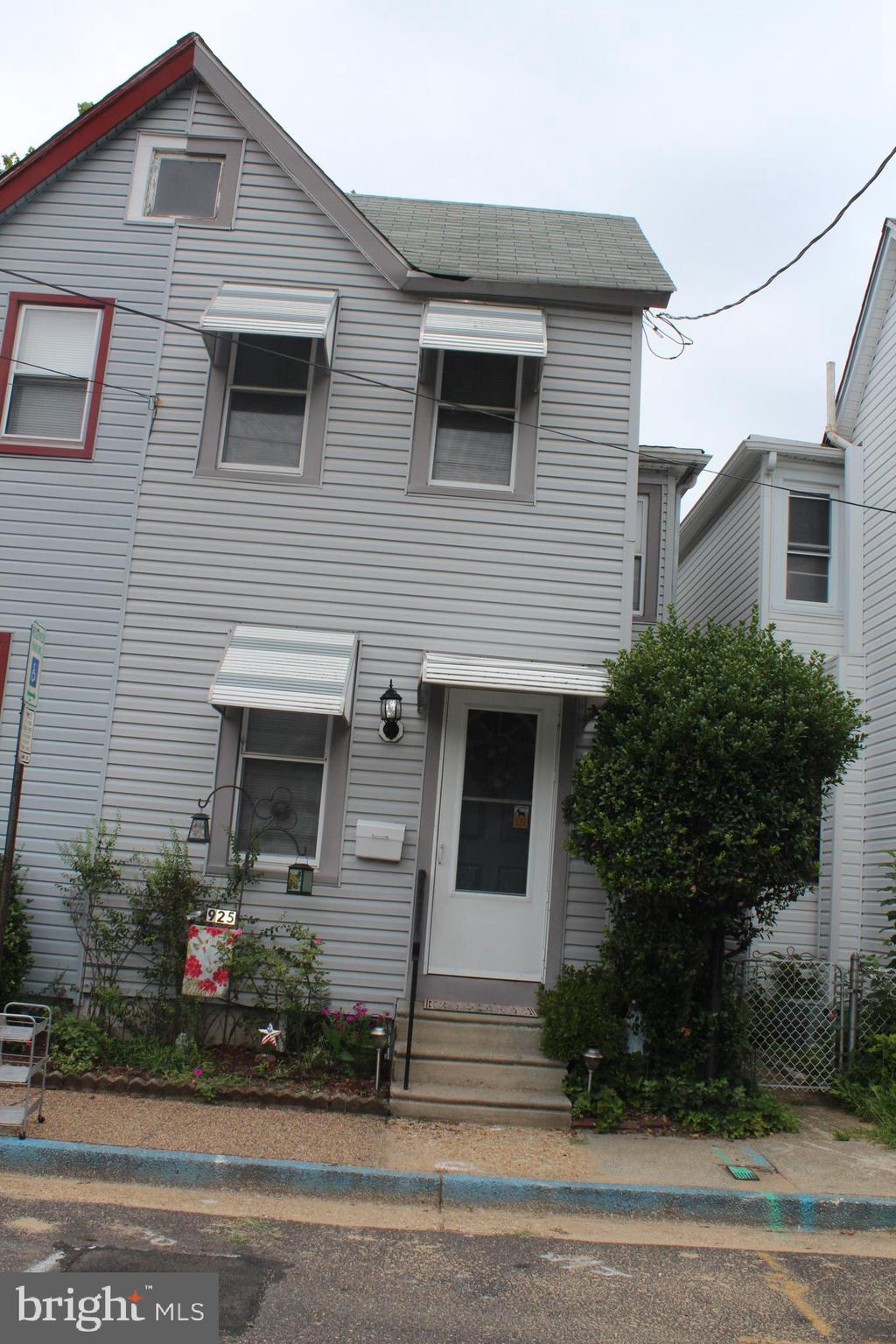 925 Ridgeway Street Gloucester City, NJ 08030 - Photo 1 of 9 Gallery Image 1