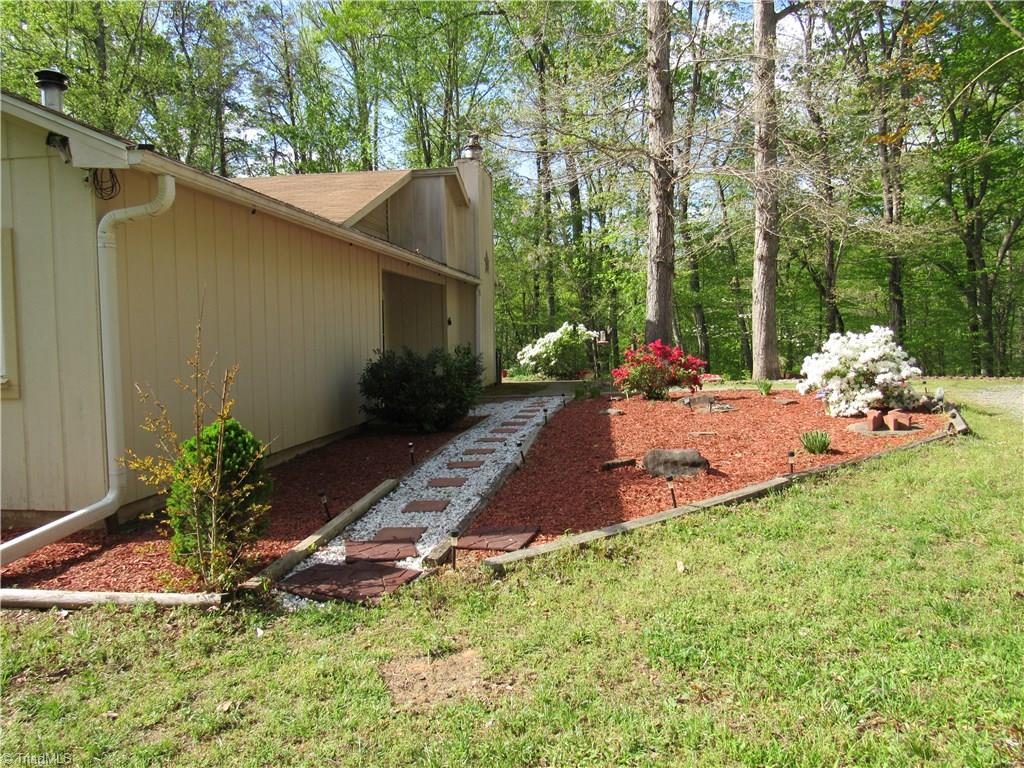 1320 Old Mail Rte Road King, NC 27021 - Photo 11 of 30
