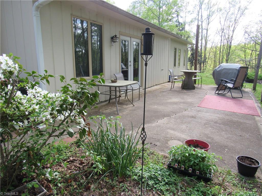 1320 Old Mail Rte Road King, NC 27021 - Photo 15 of 30