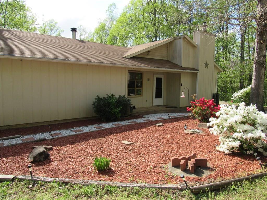 1320 Old Mail Rte Road King, NC 27021 - Photo 4 of 30
