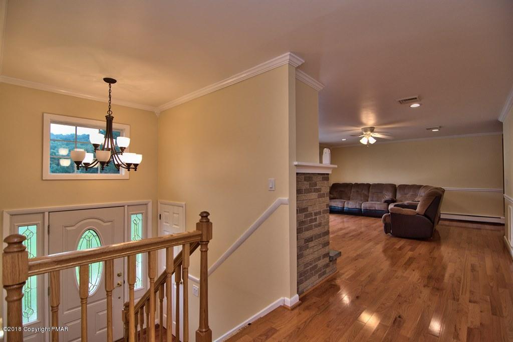 309 Albert Road Stroudsburg, PA 18360 - Photo 11 of 43 livingroom view