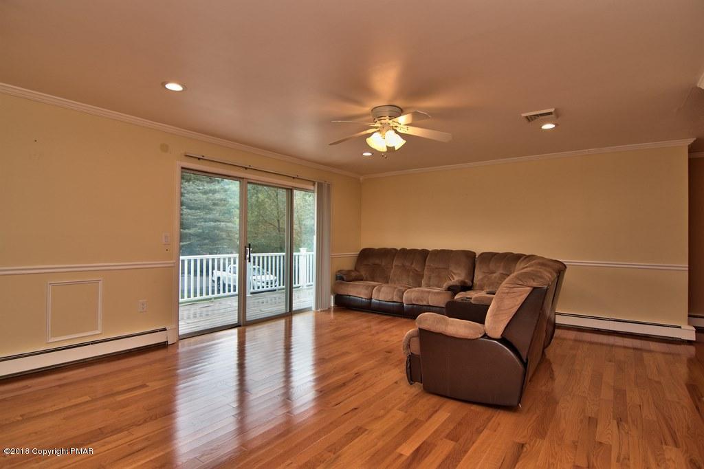 309 Albert Road Stroudsburg, PA 18360 - Photo 13 of 43 livingroom