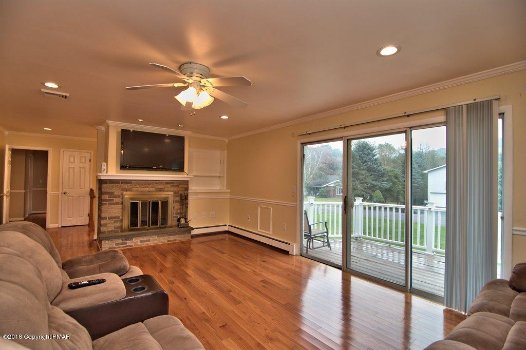 309 Albert Road Stroudsburg, PA 18360 - Photo 14 of 43 livingroom