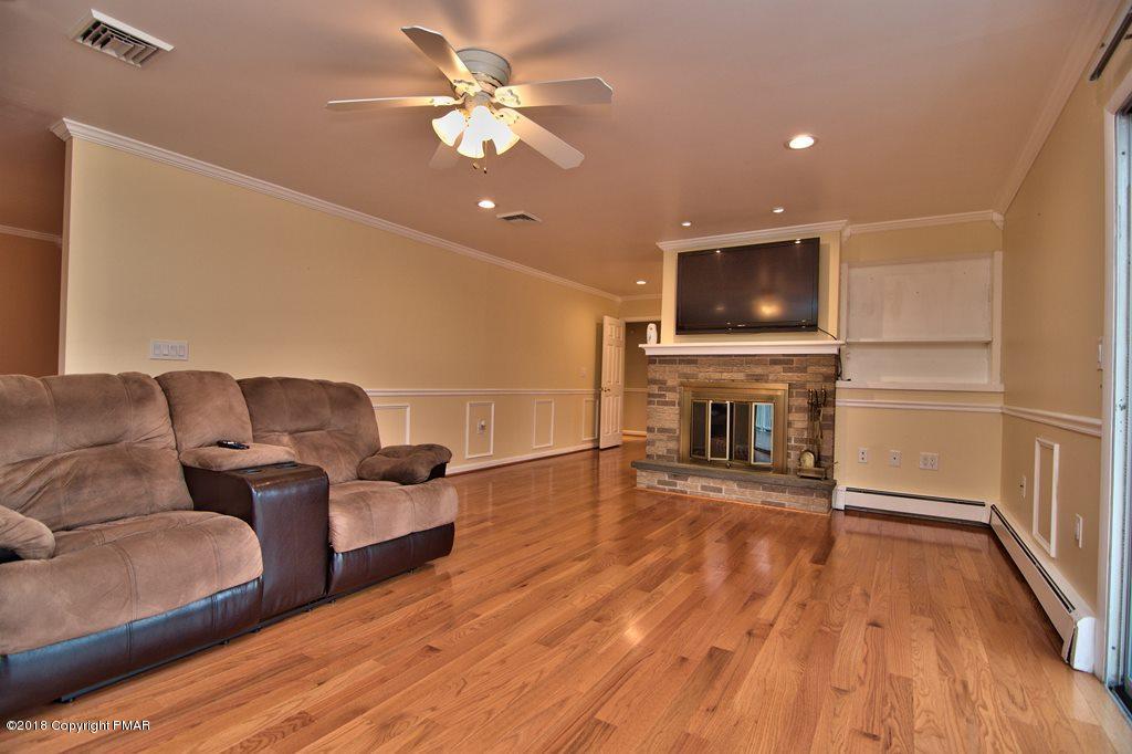 309 Albert Road Stroudsburg, PA 18360 - Photo 15 of 43 livingroom