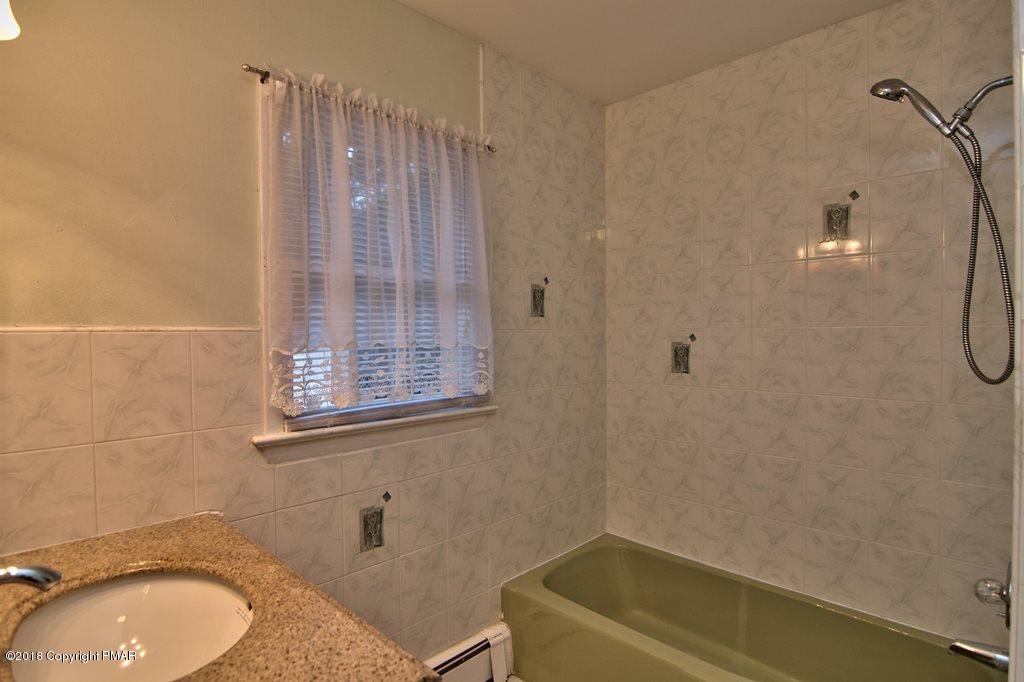 309 Albert Road Stroudsburg, PA 18360 - Photo 22 of 43 bath