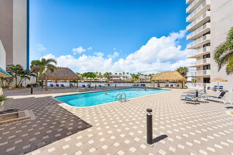 $425,000 | 1600 South Ocean Drive, Unit 7H, Hollywood, FL 33019