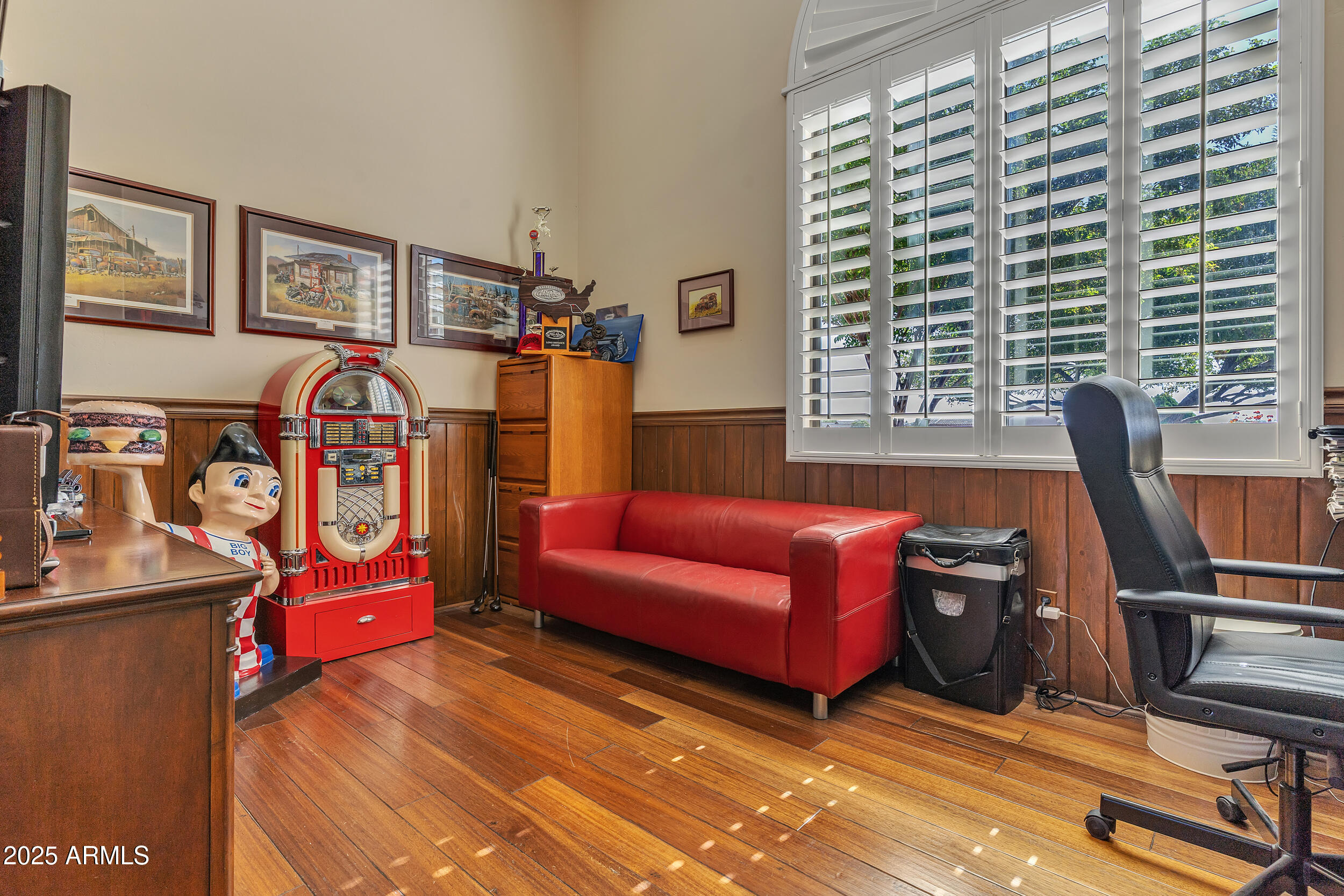 7172 Gelding Lane Coolidge, AZ 85128 - Photo 20 of 45 a bedroom with furniture and a window