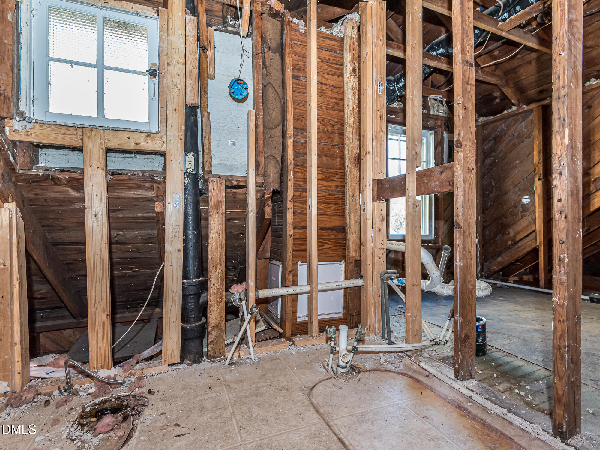 1825 White Oak Road Raleigh, NC 27608 - Photo 22 of 35 a view of a building with glass door