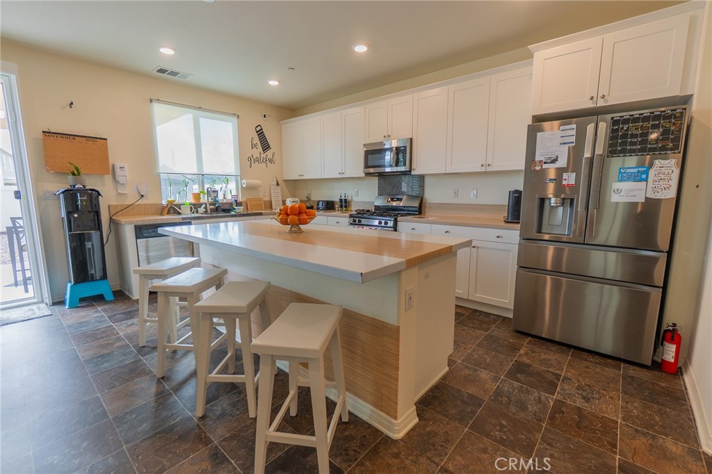 1099 Little Leaf Street Calimesa, CA 92320 - Photo 5 of 32