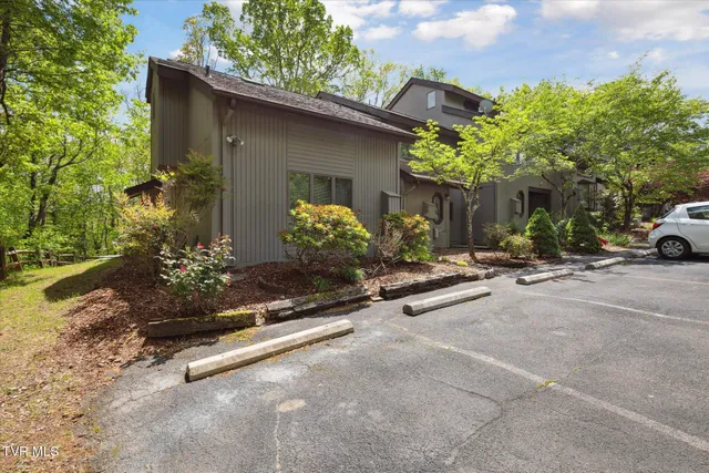 $220,500 | 20 Willowbrook Drive, Unit 20, Kingsport, TN 37660