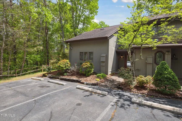 $215,000 | 20 Willowbrook Drive, Unit 20, Kingsport, TN 37660