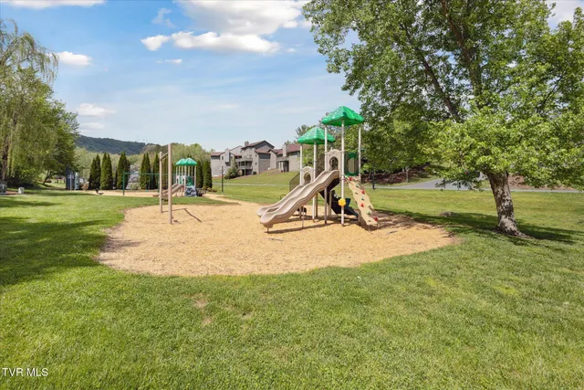 $220,500 | 20 Willowbrook Drive, Unit 20, Kingsport, TN 37660