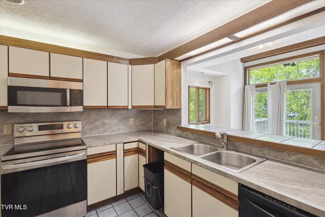 $220,500 | 20 Willowbrook Drive, Unit 20, Kingsport, TN 37660