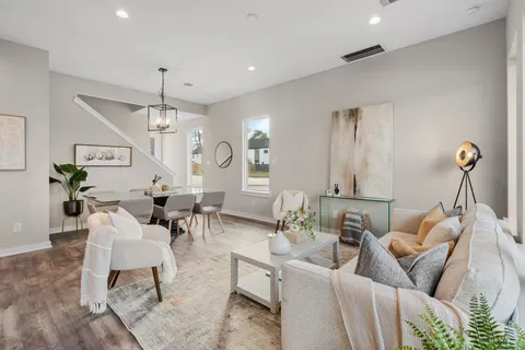 $369,900 | 5917 Wheatley Holw Lane, Houston, TX 77091