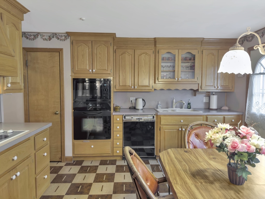 74 Churchill Road Quincy, MA 02169 - Photo 3 of 37 Gallery Image 3
