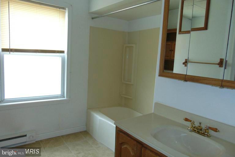2262 Monocacy Road Essex, MD 21221 - Photo 12 of 18 Bath
