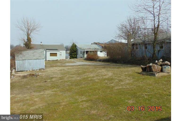 2262 Monocacy Road Essex, MD 21221 - Photo 18 of 18 Area BETWEEN 2262-Waaterfront & 2260-Street