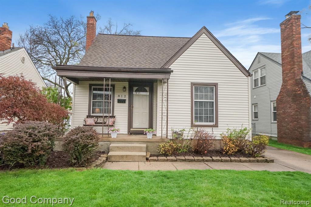 812 Columbia Road Berkley, MI 48072 - Photo 2 of 26 Gallery Image 2