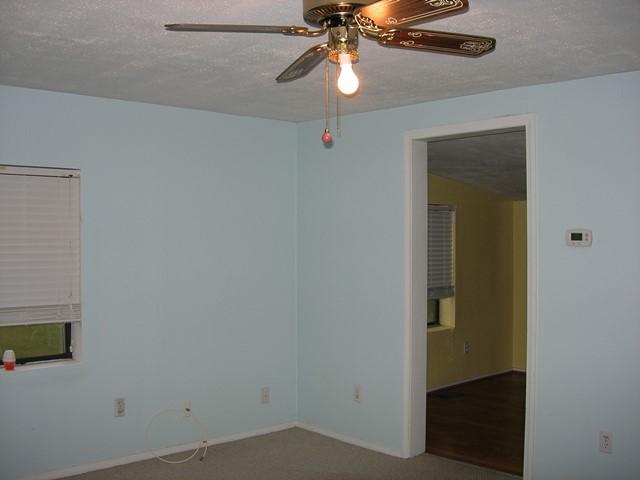 203 Frawley Road Chattanooga, TN 37412 - Photo 2 of 7 LIVING ROOM