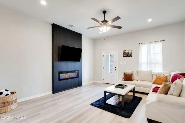 $2,200 | 224 Cres Vw Lane, Duson, LA 70529