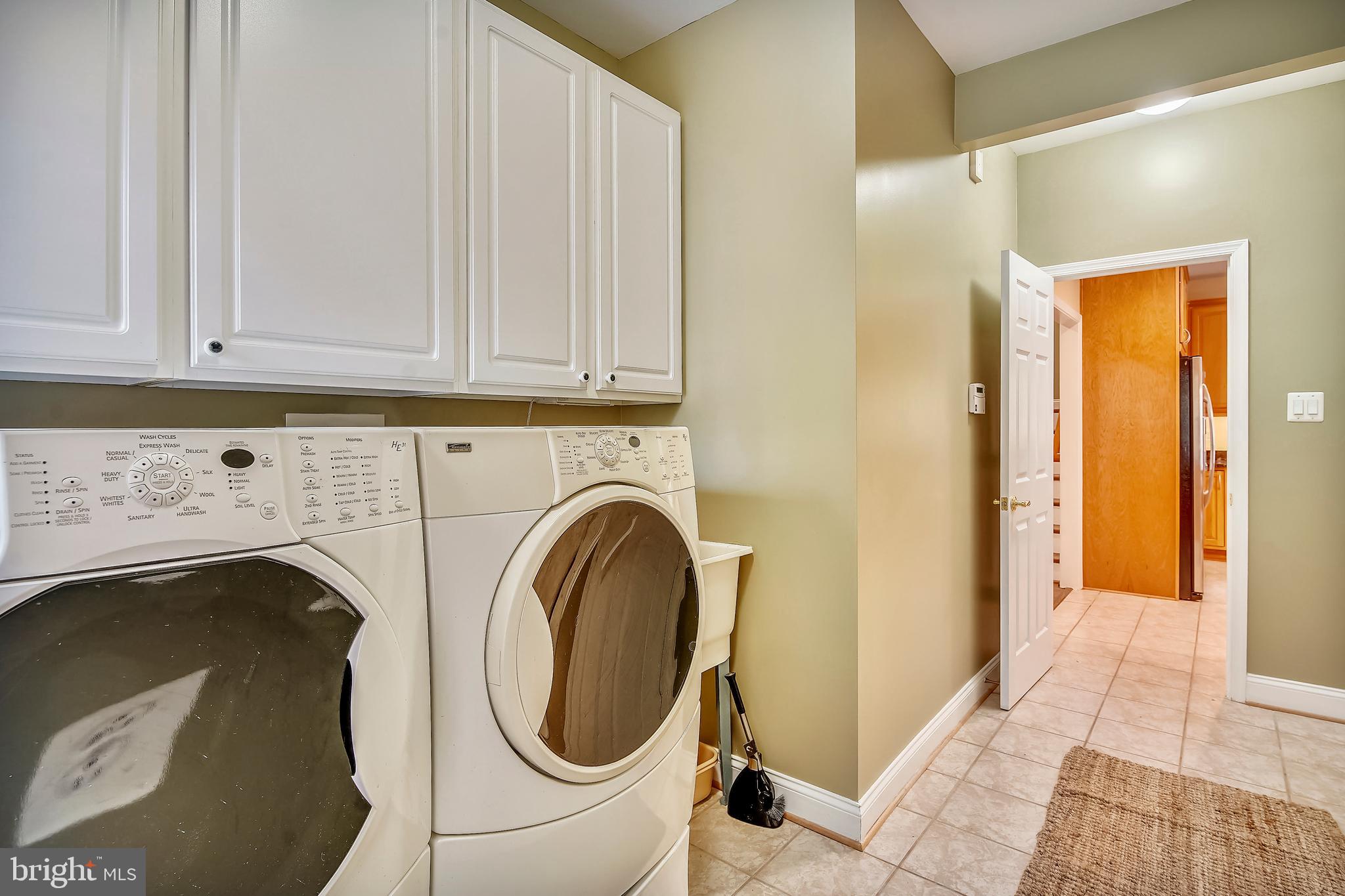 6661 South Clifton Road Frederick, MD 21703 - Photo 20 of 68 Main level laundry room